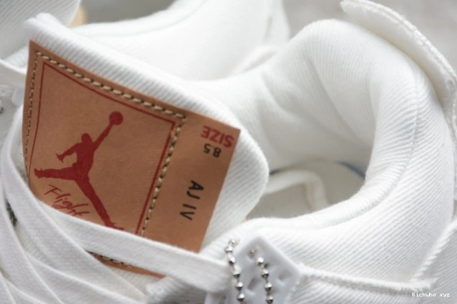 Jordan 'White' Levi's x 4 AO2571-100 Air 0715